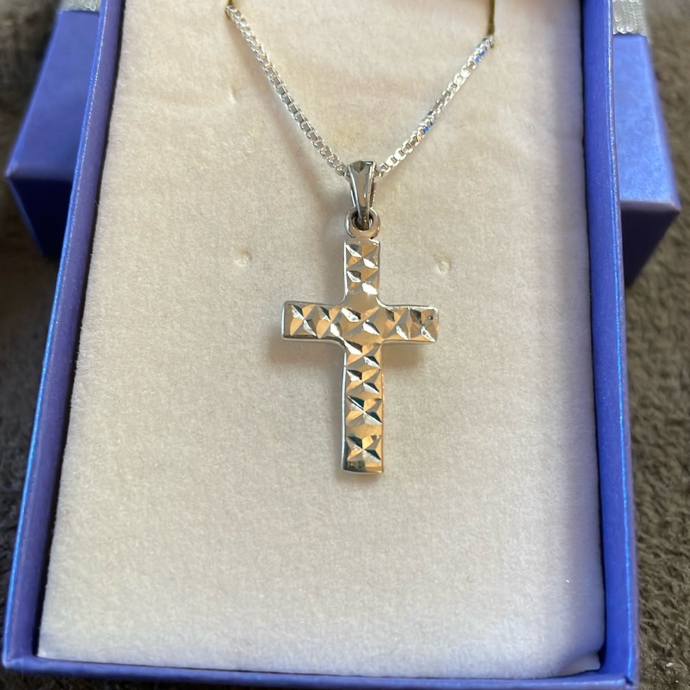 Sterling Silver Diamond Cut Cross Retail 129.00 NWT